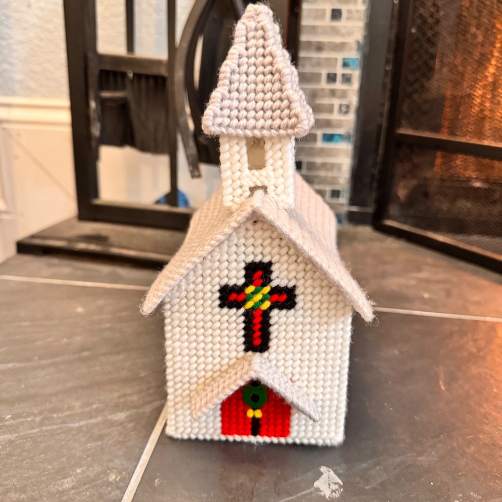 Handcrafted Needlepoint Church Figurine Stained Glass Windows‎ Red Door